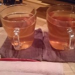 足湯カフェ もみの湯 - デトックス茶(左)/幸運茶(右)