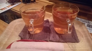 足湯カフェ もみの湯 - デトックス茶(左)/幸運茶(右)