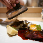 SUGALABO - 須賀シェフ自ら黒トリュフをふりかけ