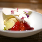 SUGALABO - 奈良県阪野農場のいちご「古都華」、ルバーブとメレンゲ