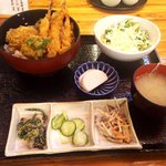 居酒屋なつめ - デカいエビ3本と野菜のデラックス天丼