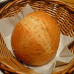 アフタヌーンティー・ティールーム - パスタに付いてきたパン