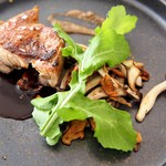 アマルフィ - 鴨モモ肉の真空低温調理　木イチゴのキャラメル風味