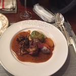 ラトリエ・ド・ギニョール・エ・マデロン - 蝦夷鹿のロースのポワレとそのシューファルシ