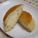 Y's DELI & BAKERY - 幻のクリームパン　断面