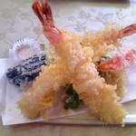 手打ち蕎麦　さとみ - [料理] 海老と季節野菜の天ぷら