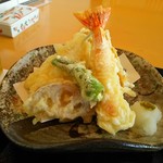 Nihonryouritsukubane - 天ぷら盛り合わせです