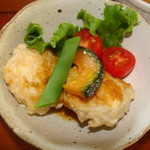 手打ち蕎麦　さとみ - [料理] 夏野菜と鶏つくねの小鉢 