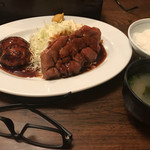 大阪トンテキ - ハンバーグとポークソテーでソースが違います♫
      ハンバーグは肉汁溢れます(*^o^*)