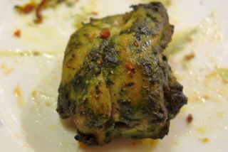 インド料理 マナカマナ - もう一つのチキンメニューは、ニンニクの風味が香るパンチの効いたウマさでした。