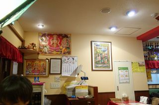 インド料理 マナカマナ - 店内はインド感あふれるポスターや