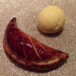 ル・マンジュ・トゥー - ショーソン・オ・ポムとカルバドス・バニラのアイス