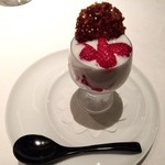 ル・マンジュ・トゥー - いちごミルクパフェ