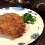 かはほり - メンチカツ・2種類のソースで/ブルドック有機野菜使用のソースとオジカソース2種類