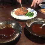 かはほり - メンチカツ・2種類のソースで/ブルドック有機野菜使用のソースとオジカソース2種類