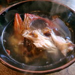 ひもの万宝商店 - 金目鯛の〆は残りにお湯を張っていただきます。本当にお湯だけなのに、このうまみは異常。