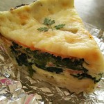 ハッチベーカリー - サーモンとほうれん草のキシュ♪