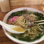 のま亭 - 具材は　かまぼこ・豚バラ肉・もやし・大量のネギ