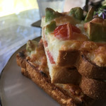 なたね - クロックムッシュ。間にはベーコンが入り、しっかりした食事になる