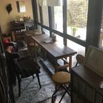 なたね - 外を見ながらの席も。。日差しが柔らかい