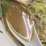 らーめん弥七 - 醤油らーめん(730円)スープ