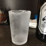 中華そば べんてん - 「ビール」550円のグラスは凍ったものに