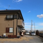 すし食堂　おはん - 店舗横より、畑の真ん中普通の家?