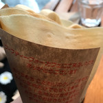 54 CAFE and CREPE - ラッピングを破るとコメントが(*´꒳`*)