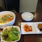 炭火焼肉・韓国料理 ハンアリ - カルビタンうどんランチ(880円)