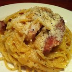 レガーロ - 濃厚な卵黄ソースと厚切りベーコンのカルボナーラ スパゲッティーニ