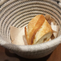 Les Jardin des dodine - 【ランチ】
                  バケット
                  温かい状態で提供されるのが嬉しい。