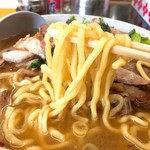 手打らーめん 勝龍 - チャーシューメン麺リフト