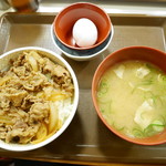 すき家 - 牛丼とん汁たまごセット￥４９０（限定価格・通常￥560）
