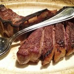 ウルフギャング・ステーキハウス 大阪店 - ニューヨークのテイスト二人前(すでにやや取り分け後)