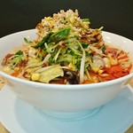 たっぷり肉野菜炒めのせ豆乳担々麺