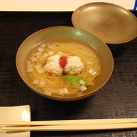 玄冶店 濱田家 - 椀盛　ハモ・素麺・千石豆・色紙ねぎ・紅梅肉
