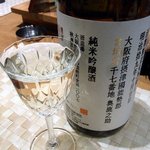 ちゃ味鶏 - 次のお酒はこれにしました。 秋鹿 倉垣村純米吟醸（90ml）です。 蔵元当主自ら率先して育てた山田錦を精米しすぎず米の力をバッチリ引出したお酒です。