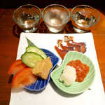 地酒喝采 かも蔵 - 珍味盛り・お好み3点（￥1452）。山うに豆腐、鯖のへしこ、かんずり酒盗… 日本酒にはコレだね