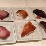 海鮮名菜　香宮 - サービスの叉焼たち。アヒルも！サービスの焼物！