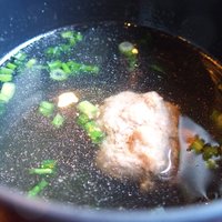 球磨川 - 牛レアステーキ丼 1200円 の吸い物