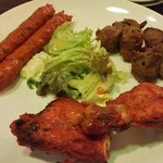 イーマサラ - タンドーリグリル（マトン、シークカバブ、チキン）。