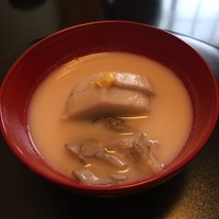 馳走 きむら - 海老芋、舞茸のお椀。これまた白味噌、出汁が素晴らしい