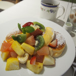 幸せのパンケーキ - 季節のフレッシュフルーツパンケーキ