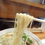 らーめん一宇 - 麺アップ