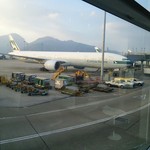 The Cabin - 飛行機を眺めながら。