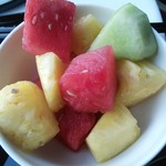 The Cabin - サンドイッチコーナーでフルーツの盛り合わせもありました。