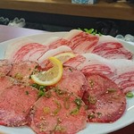 焼肉三文 - 料理写真:タンとコウネ