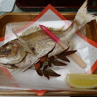 割烹 六つ葵 - 鯛の焼き物