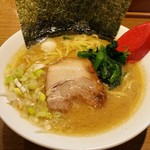 武松家 - 醤油豚骨ラーメン750円