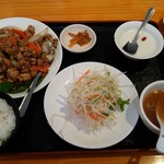 中華料理 福楽餃子坊 - A定食（鶏肉の黒胡椒炒め）630円＋キムチ80円